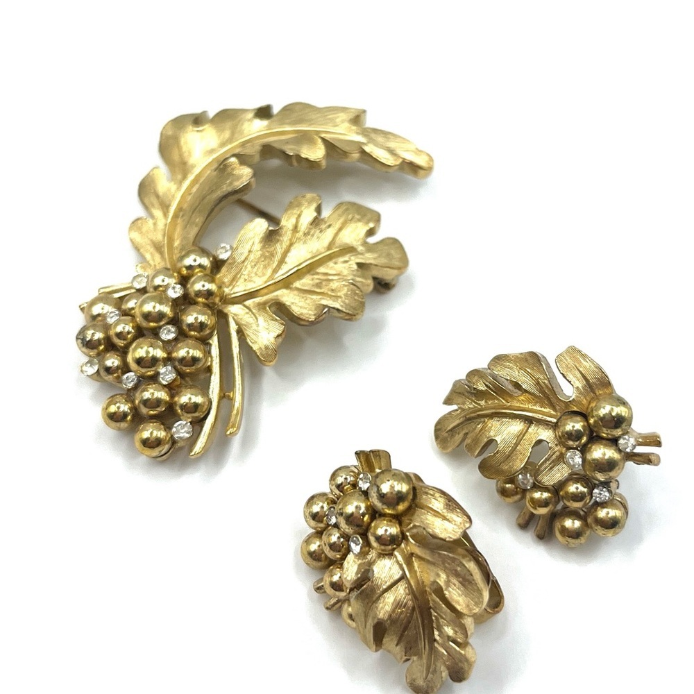 Trifari Crown Vintage Brooch and Earrings Set Gold Tone Grape Leaves Rhinestones